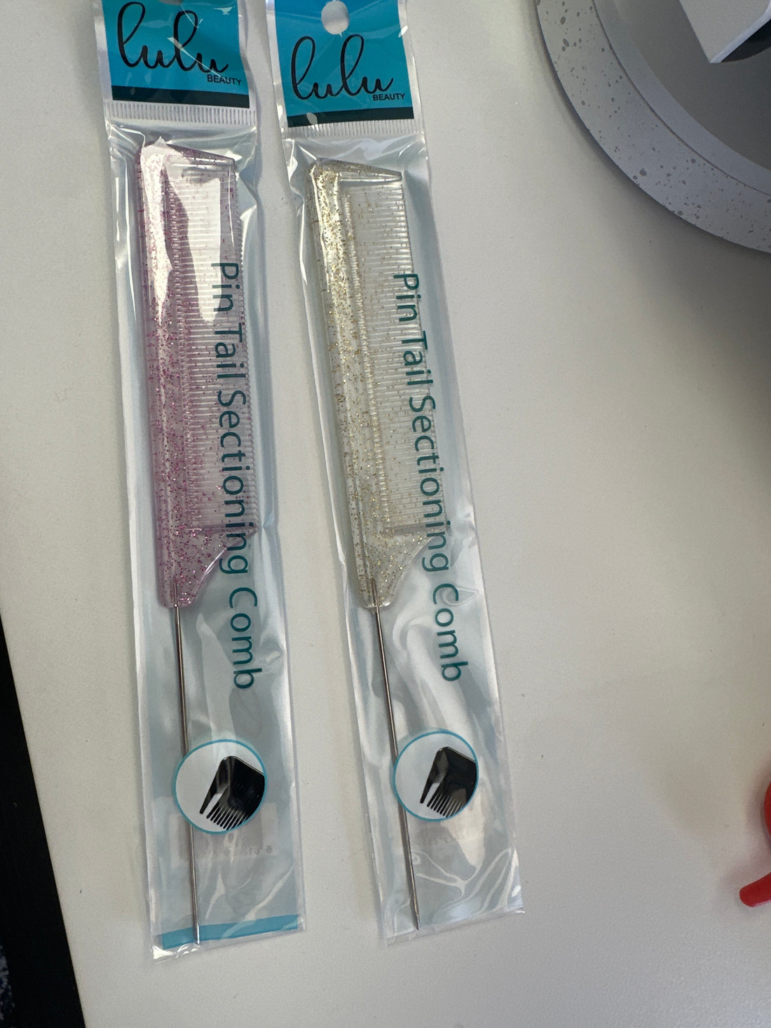 Lulu’s beauty, Pin tail section and comb (each)