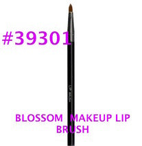 BLOSSOM BRUSH LIP DEFINER #39301
